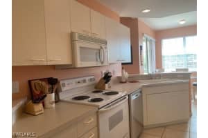 2021 Crestview Way, Naples, FL 34119 - MLS#225023400