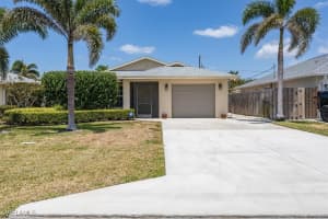 569 98th Ave N, Naples