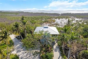 7377 Pineland Rd, Bokeelia