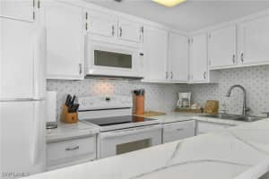 180 Seaview Court, Marco Island, FL 34145 - MLS#225023600