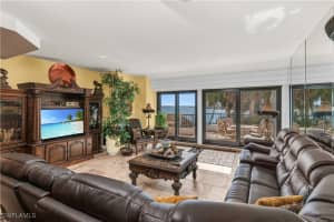 103 La Peninsula Boulevard, Naples, FL 34113 Sold 08/08/25