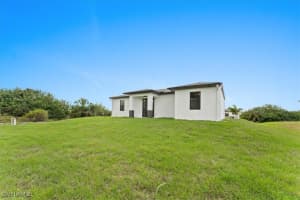 469 Petite Avenue, Lehigh Acres, FL 33974 Sold 04/28/25