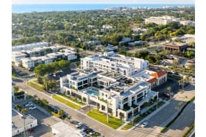 82 9th St S 304, Naples