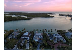 700 Admiralty Parade W, Naples, FL 34102 Sold 04/10/25
