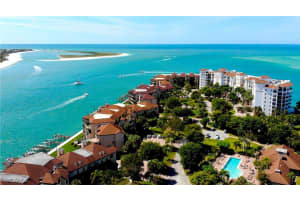 642 La Peninsula Boulevard, Naples, FL 34113 - MLS#225025200