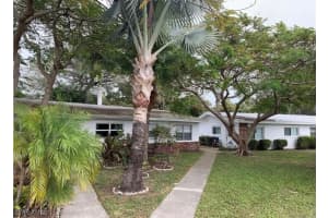 819 Courtington Ln 2, Fort Myers