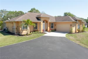 290 20th St Ne, Naples