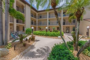 8474 Charter Club Cir 2, Fort Myers