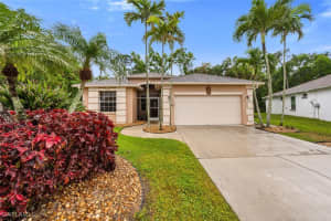 246 Stanhope Cir, Naples