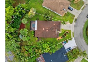 246 Stanhope Circle, Naples, FL 34104 - MLS#225026347