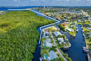 134 Crescent Dr, Fort Myers
