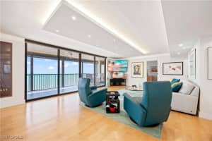 9653 Gulf Shore Dr 702, Naples