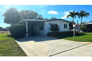 537 Charlemagne Blvd, Naples