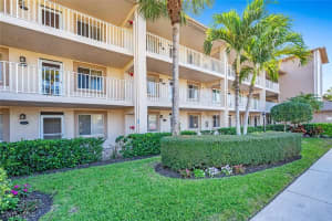 7360 Glenmoor Lane, Naples, FL 34104 Sold 04/25/25