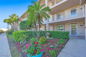 7360 Glenmoor Lane, Naples, FL 34104 Sold 04/25/25