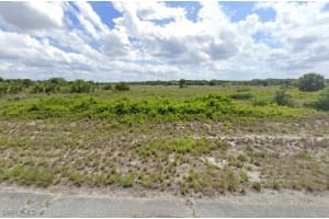 477 W ALMERIA Drive, Labelle, FL 33935 - MLS#225027179