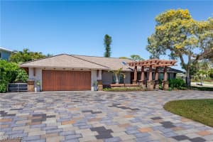2257 Regal Way, Naples, FL 34110 - MLS#225027542