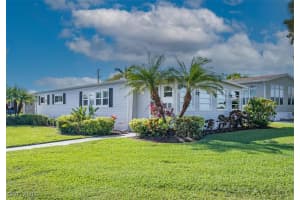 523 Charlemagne Blvd, Naples