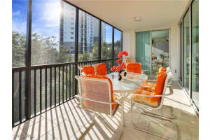 455 Cove Tower Dr 303, Naples
