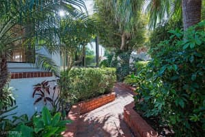 532 Bay Villas Lane, Naples, FL 34108 Sold 07/14/25