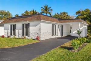 13 Knights Bridge Rd A49, Naples