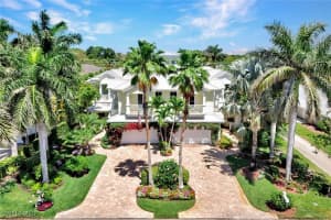 699 Fairway Ter, Naples