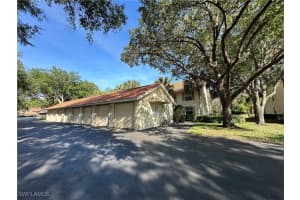 241 Robin Hood Cir 204, Naples