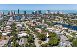 587 Parkwood Ln, Naples