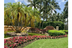 2817 Tiburon Blvd E 101, Naples