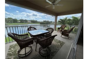 6821 Ascot Dr 202, Naples