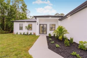 824 Grenada Avenue, Lehigh Acres, FL 33974 - MLS#225029701