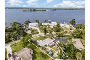 4464 E Riverside Dr, Fort Myers