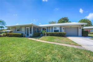 62 Lanai Cir 62, Naples