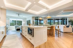 445 Cove Tower Dr 302, Naples