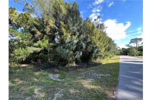 7655 Bogart Drive, North Fort Myers, FL 33917 Sold 04/08/25