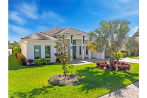 14 Willoughby Dr, Naples