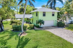 1275 8th Ave N, Naples