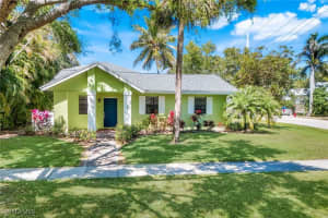 1275 8th Avenue, Naples, FL 34102 - MLS#225030539