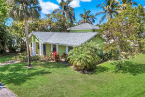 1275 8th Avenue, Naples, FL 34102 - MLS#225030539
