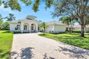 339 Saddlebrook Ln Se, Naples