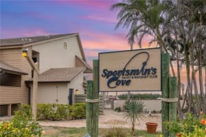 898 Buttonwood Dr 105, Fort Myers Beach