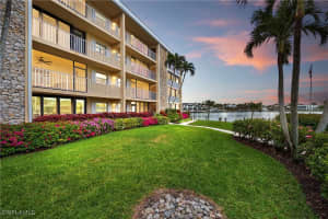 3000 Gulf Shore Blvd N 103, Naples