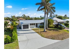 83 8th St, Bonita Springs