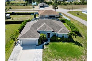 818 Ne 38th St, Cape Coral