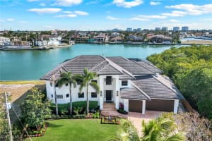 685 Embassy Ct, Marco Island