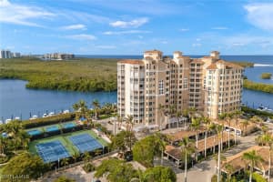 425 Dockside Dr 703, Naples