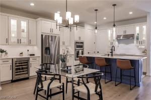 13005 Pembroke Dr, Naples