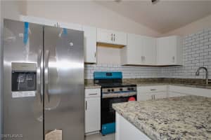 402 1st Terrace, Cape Coral, FL 33990 - MLS#225032264