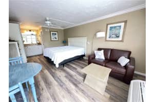 2555 Tamiami Trl N 115, Naples