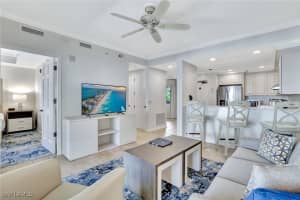 221 9th St S 219, Naples